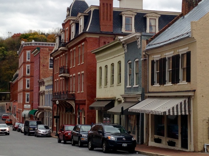 We met up with my parents, grandma and aunt in Staunton, a cool little mountain town with lots of antique shops, art galleries, theaters and kitsch shops. We had lunch a Byer's Street Bistro (pretty good, typical pub fare) and did a bit of walking and shopping. 